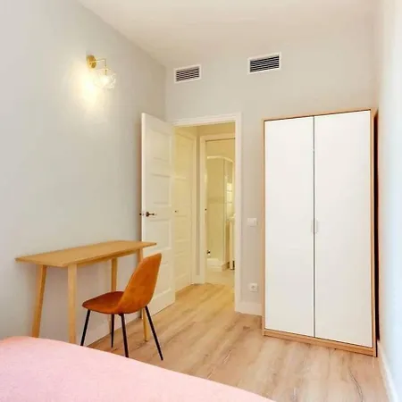 Bright 2bdr In Trendy Gracia Apartment Barcelona